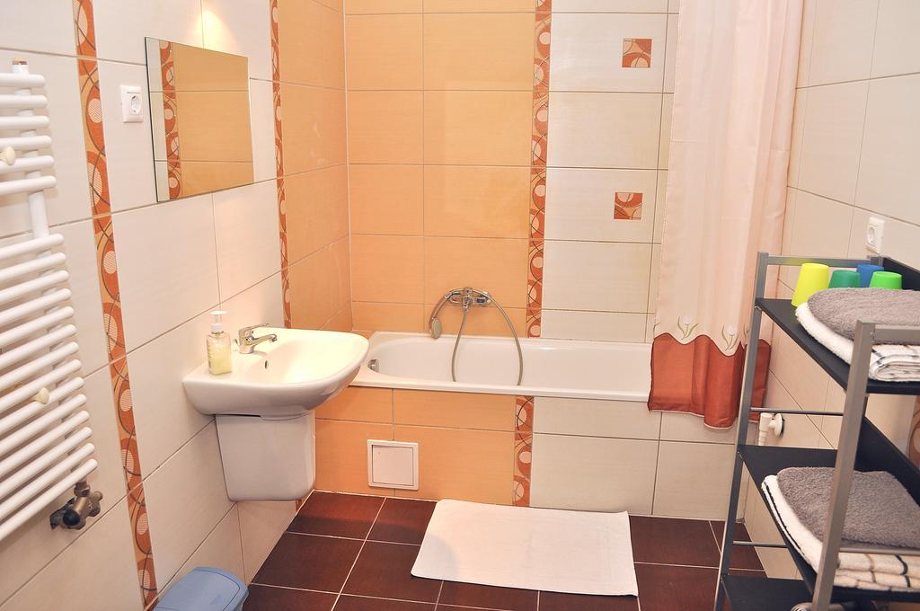 Tisza Palota Apartmanok Szeged Ruang foto