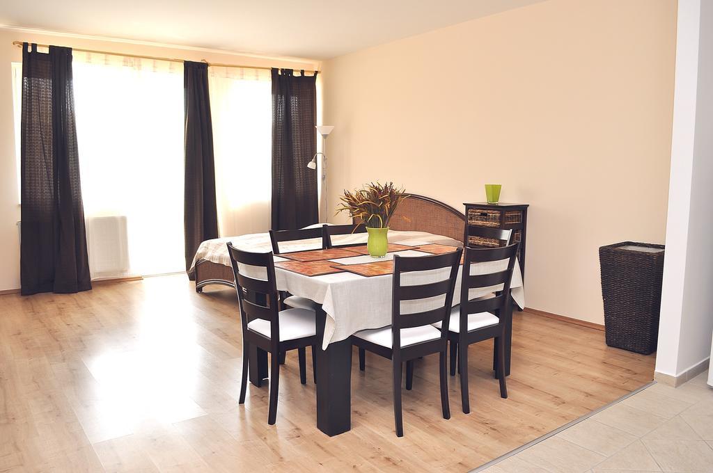 Tisza Palota Apartmanok Szeged Ruang foto