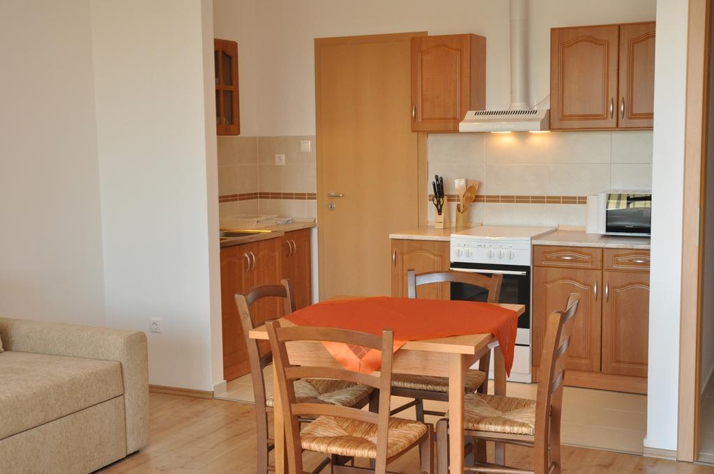 Tisza Palota Apartmanok Szeged Ruang foto