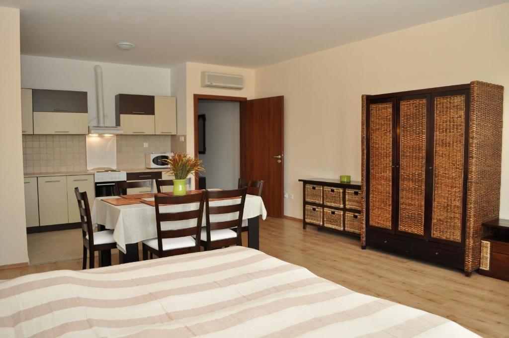 Tisza Palota Apartmanok Szeged Ruang foto