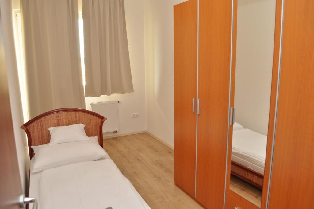Tisza Palota Apartmanok Szeged Ruang foto