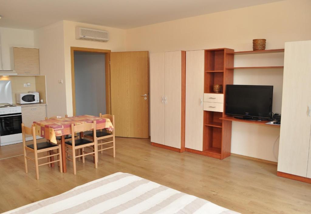 Tisza Palota Apartmanok Szeged Ruang foto