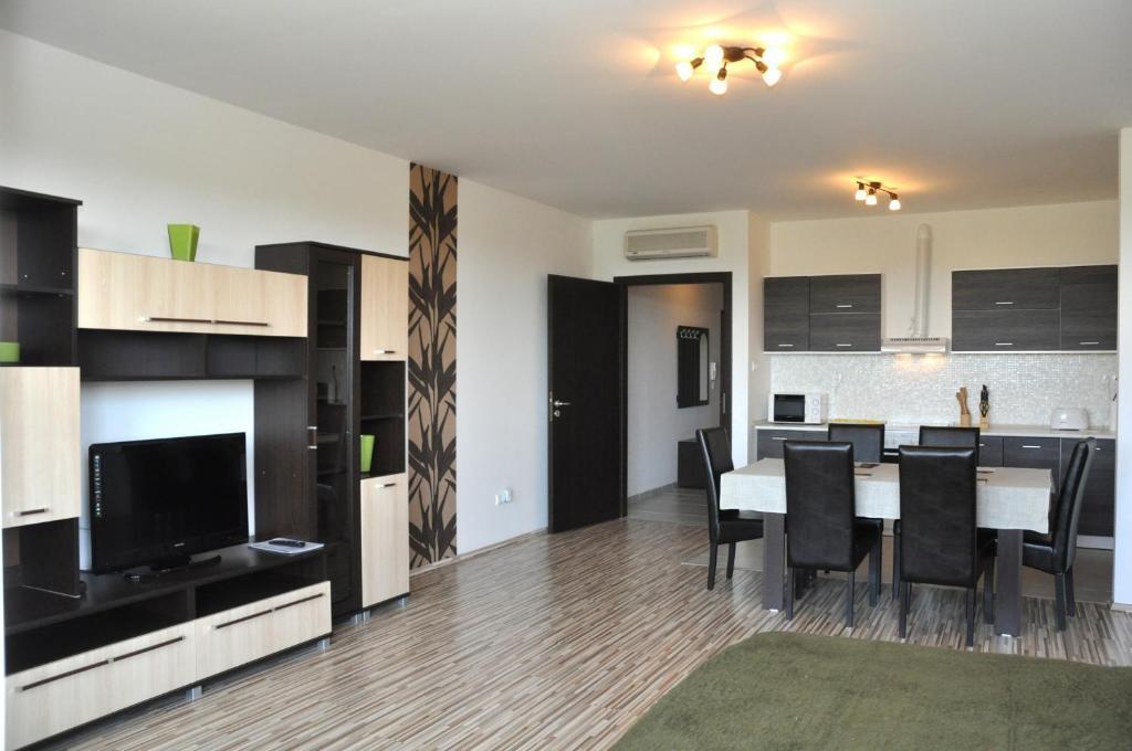 Tisza Palota Apartmanok Szeged Ruang foto