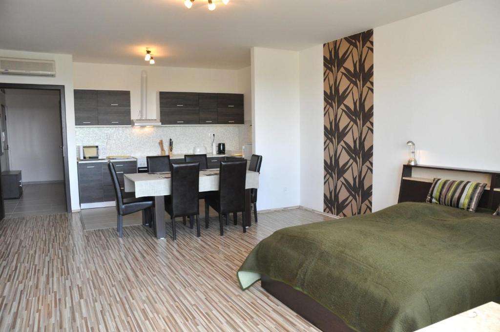 Tisza Palota Apartmanok Szeged Ruang foto