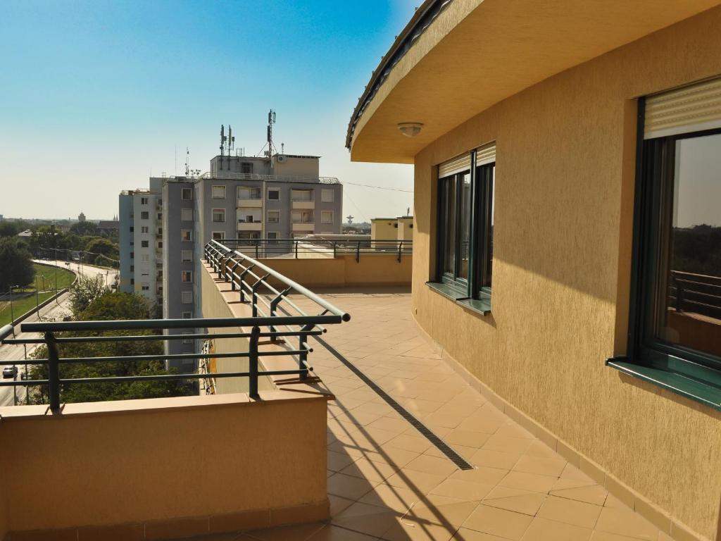 Tisza Palota Apartmanok Szeged Ruang foto